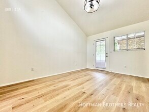 2448 Beachwood Dr in Los Angeles, CA - Foto de edificio - Building Photo