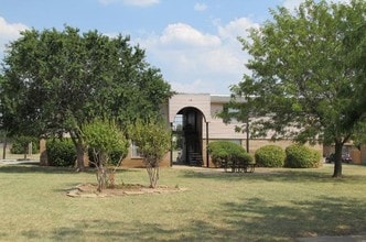 Reeds Landing Apartments in Edmond, OK - Building Photo - Building Photo