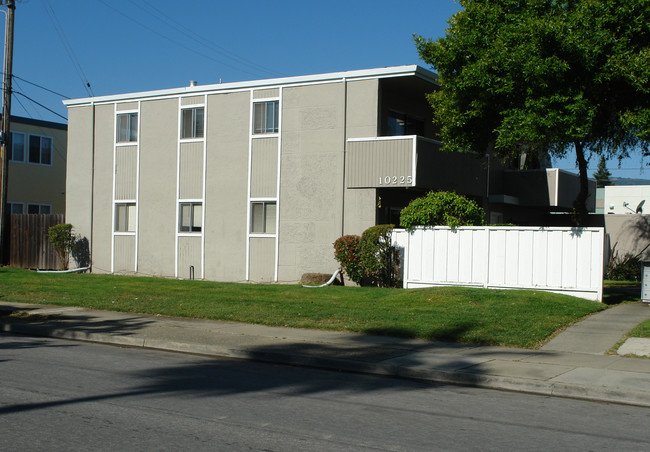 10225-10227  Beardon Drive in Cupertino, CA - Building Photo - Building Photo