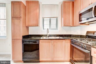 851 N Glebe Rd in Arlington, VA - Building Photo - Building Photo