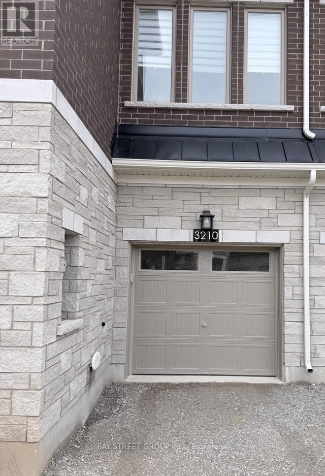 3210 Crystal Dr in Oakville, ON - Building Photo - Building Photo