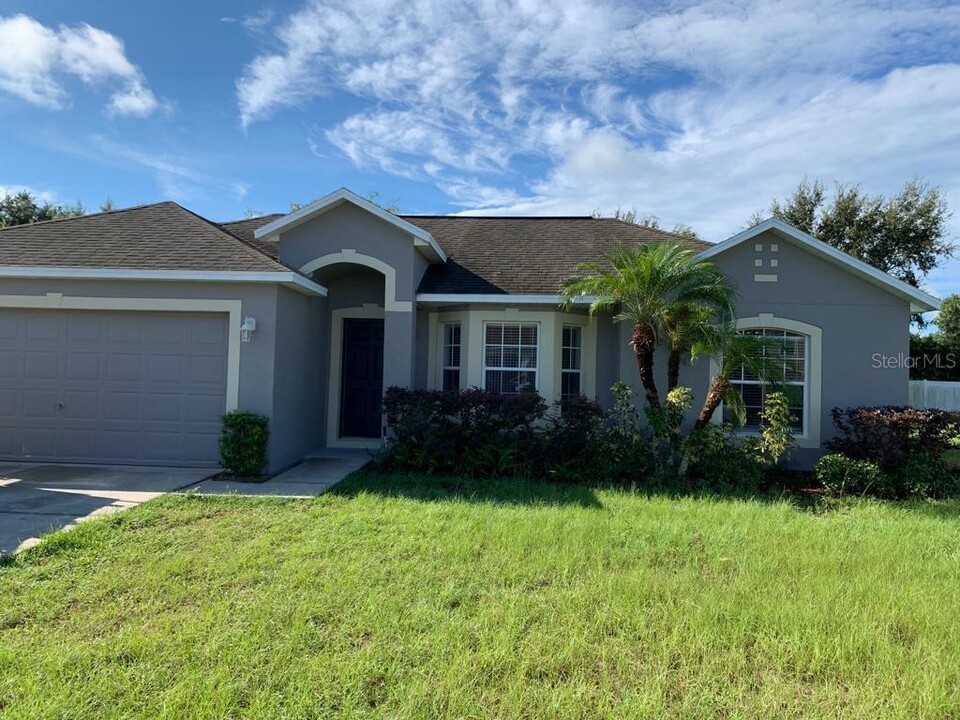 118 Pine Rustle Ln in Auburndale, FL - Foto de edificio