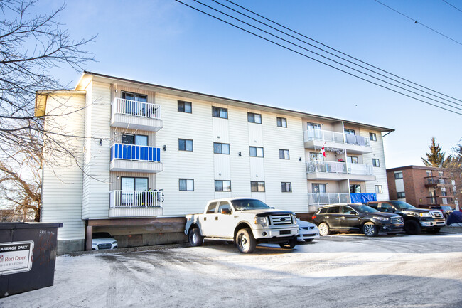 5415 48 Av in Red Deer, AB - Building Photo - Building Photo