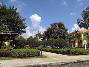 7230 NW 114th Ave in Doral, FL - Foto de edificio - Building Photo