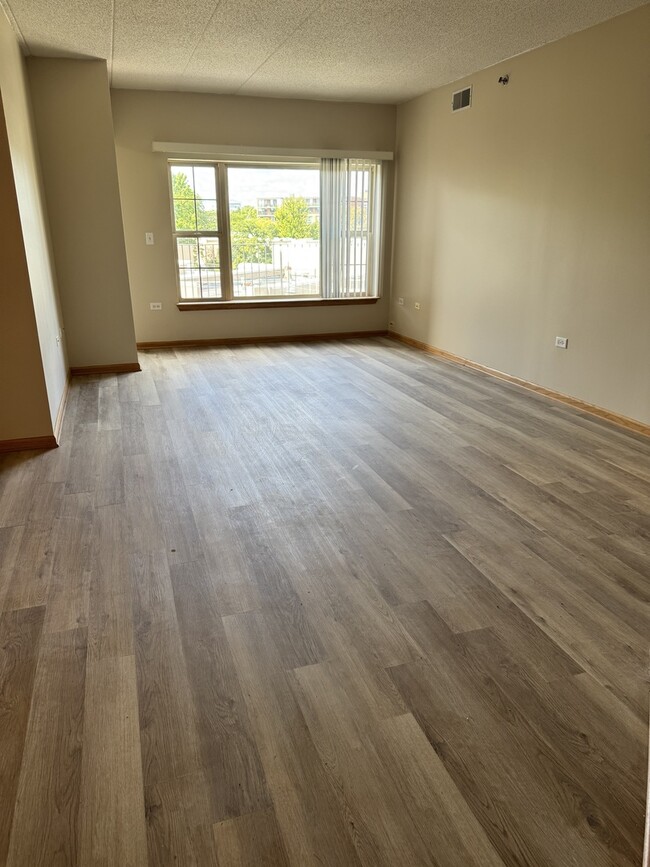1200 S Prospect Ave in Elmhurst, IL - Building Photo - Building Photo