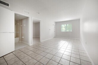 3398 NE 9th Dr, Unit 102 in Homestead, FL - Building Photo - Building Photo