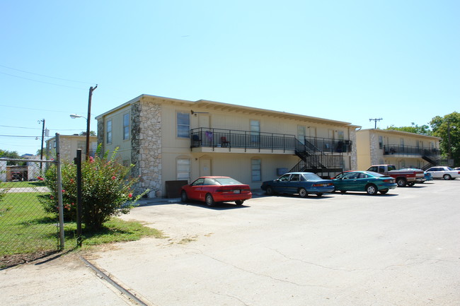 Hein Orchard Apartmets in San Antonio, TX - Building Photo - Building Photo