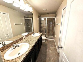 5115 Bay Isle Cir in Clearwater, FL - Building Photo - Building Photo