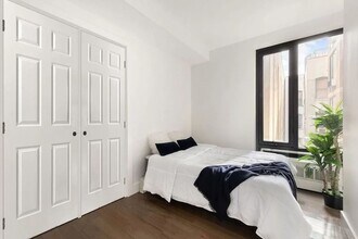 399 E 8th St in New York, NY - Foto de edificio - Building Photo