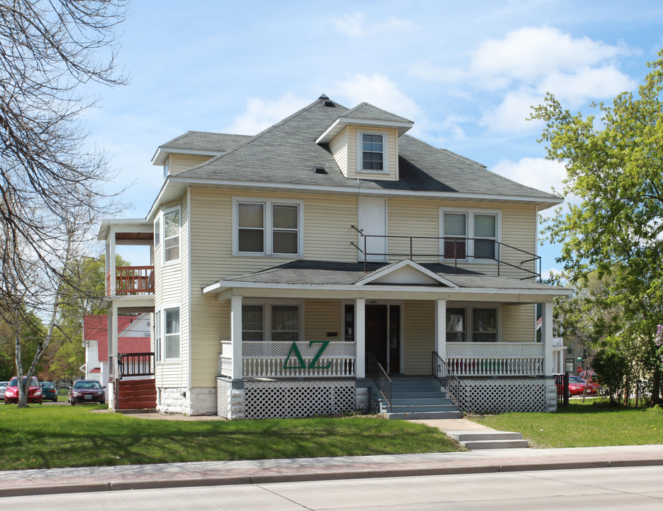 1010 S Farwell St in Eau Claire, WI - Building Photo