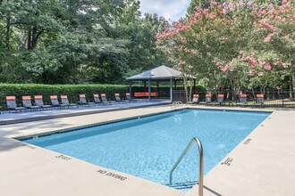 Lake Brandt Apartments in Greensboro, NC - Foto de edificio - Building Photo