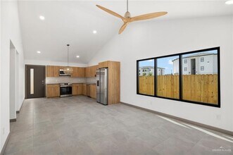 1320 E Hibiscus Ave in McAllen, TX - Building Photo - Building Photo