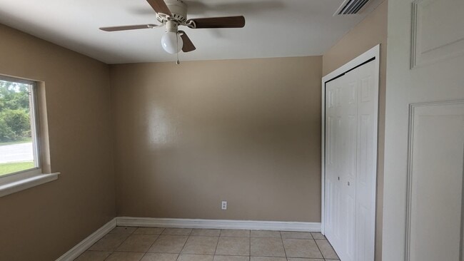 513 Meadow Rd in Lehigh Acres, FL - Building Photo - Building Photo