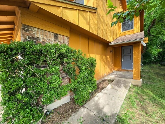 10403 Golden Meadow Dr in Austin, TX - Building Photo - Building Photo