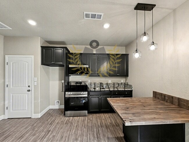 1132 S Simon St in Visalia, CA - Building Photo - Building Photo