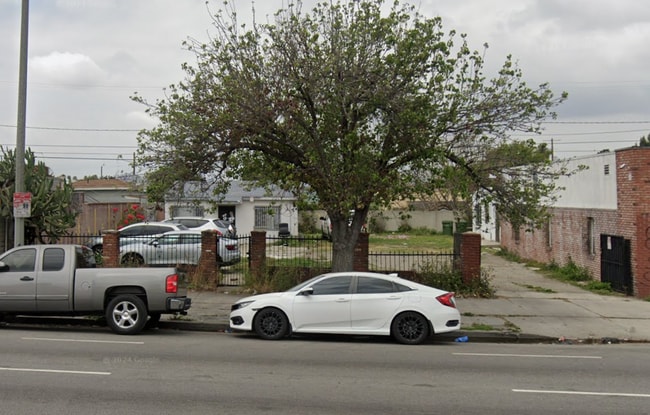 property at 1513 W Florence Ave