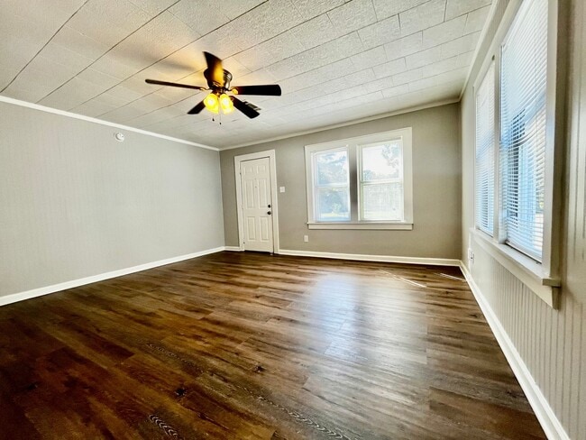 property at 1422 Greenwood Ave
