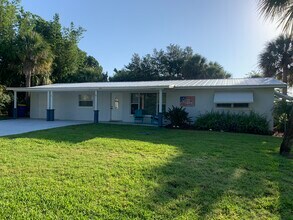 3483 NE Indian Ct in Jensen Beach, FL - Building Photo - Building Photo