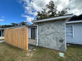 8300 Country Walk Dr in Pensacola, FL - Building Photo