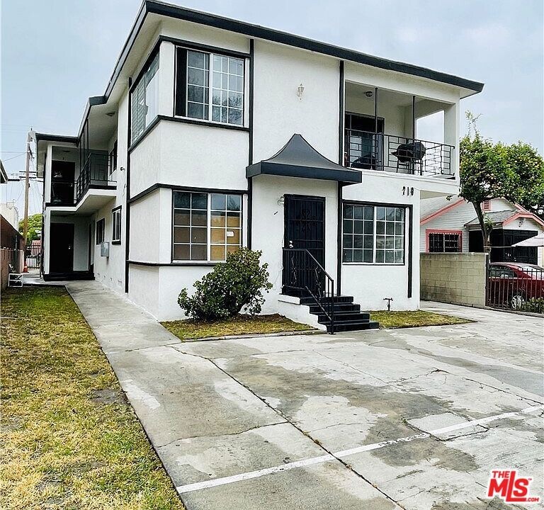 719 E 79th St in Los Angeles, CA - Building Photo