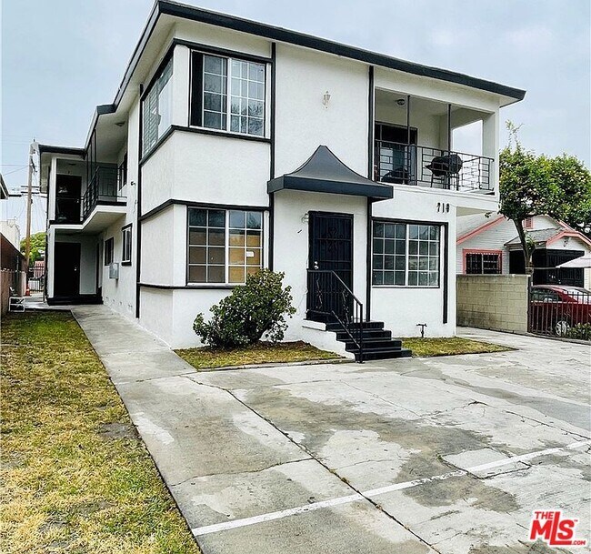 property at 719 E 79th St