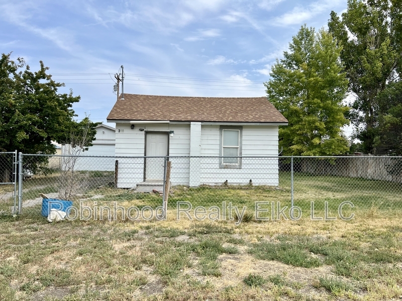 369 Ninth St in Wells, NV - Building Photo