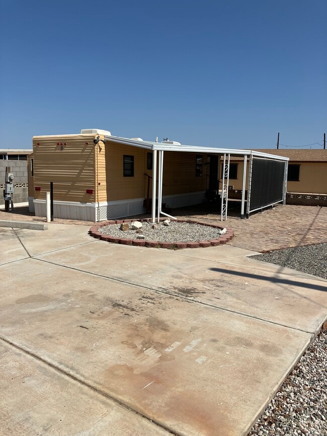 24 W Rio Colorado Dr, Unit # 8 in Yuma, AZ - Building Photo - Building Photo