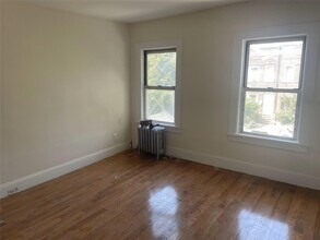 30-21 37th St in Queens, NY - Building Photo - Building Photo