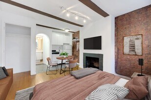 224 Sullivan St, Unit F2 in New York, NY - Building Photo