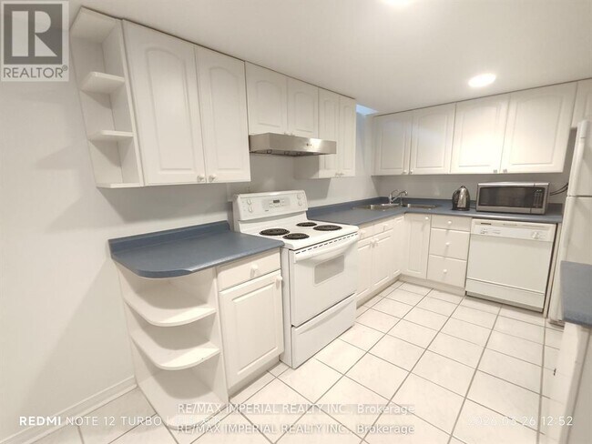 493 Blackstock Rd in Newmarket, ON - Building Photo - Building Photo