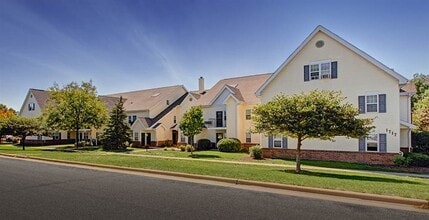 Crown Ridge Apartments in Janesville, WI - Building Photo - Building Photo