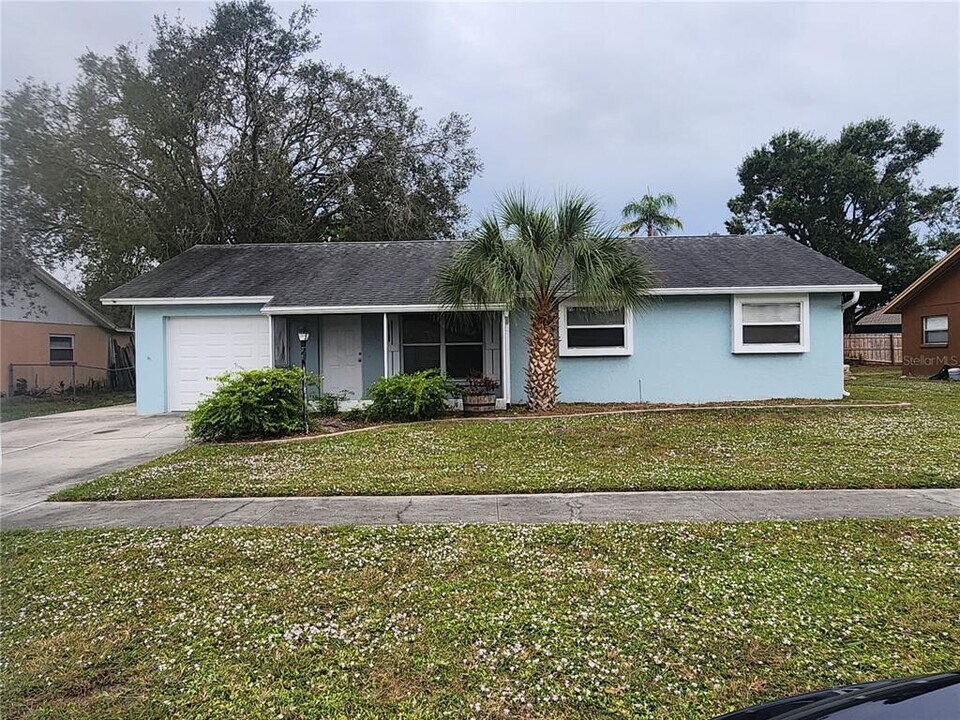 3914 Gatewood Dr in Sarasota, FL - Building Photo