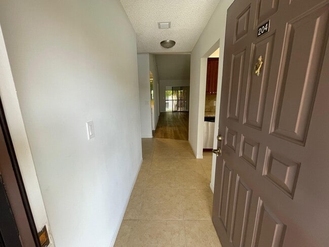 350 Club Cir in Boca Raton, FL - Building Photo - Building Photo