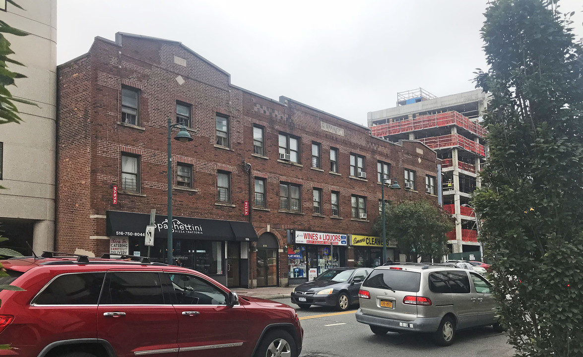98-106 Mineola Blvd in Mineola, NY - Building Photo