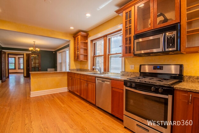 property at 5944 N Artesian Ave