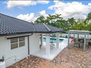 11390 SW 30th St in Miami, FL - Building Photo - Building Photo