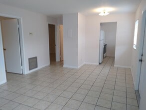 570 13th Pl in Vero Beach, FL - Building Photo - Building Photo