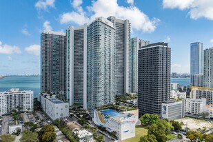 Paraiso Bayviews in Miami, FL - Building Photo