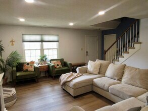 302 S Hill Ln in Chesapeake, VA - Building Photo - Building Photo