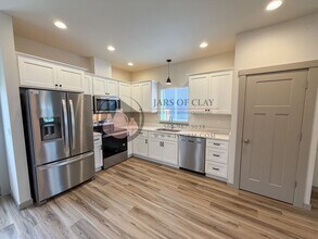 4742 Fanno Rdg Ln NE in Hayesville, OR - Building Photo - Building Photo