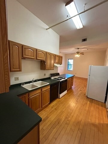 23 Grove 2L Grv in Spencer, MA - Building Photo - Building Photo