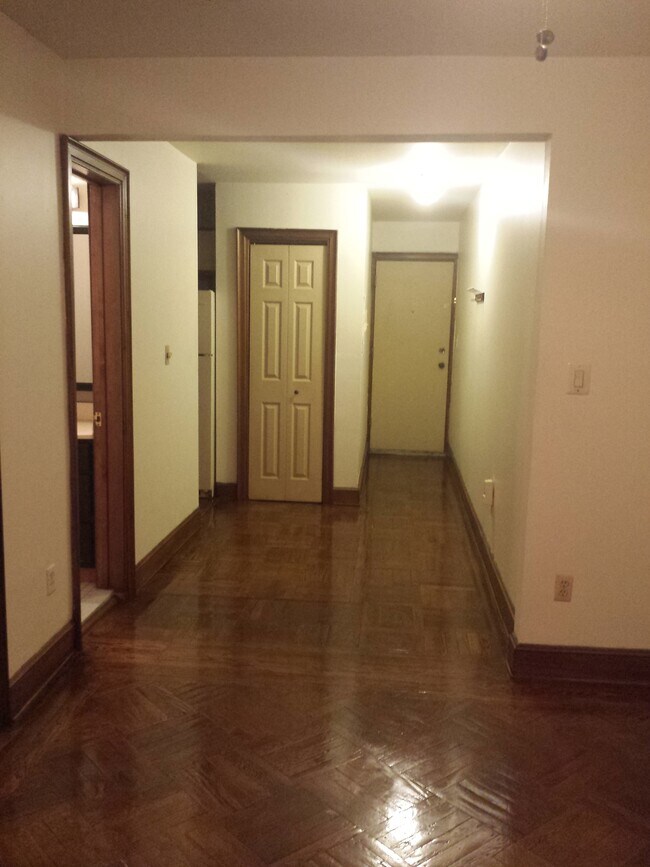 164 Ogden Ave, Unit 403 in Jersey City, NJ - Foto de edificio - Building Photo