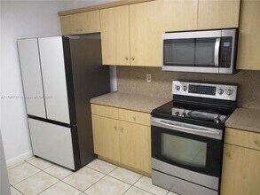 10832 SW 72nd St in Miami, FL - Building Photo - Building Photo