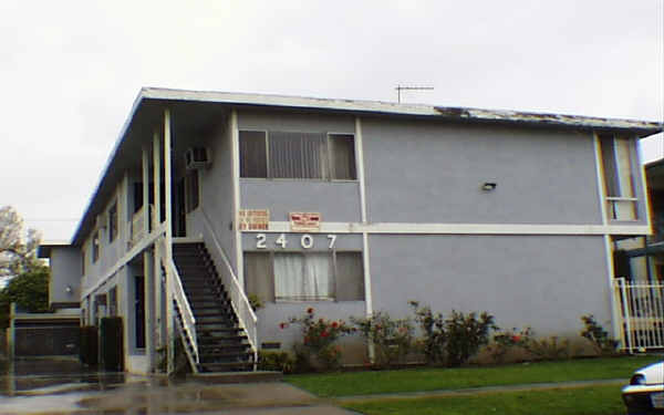 2407 S Victoria Ave in Los Angeles, CA - Building Photo