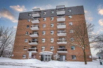 Kingsberry Towers in London, ON - Building Photo - Building Photo