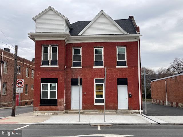 25 Marble St in Lewistown, PA - Building Photo