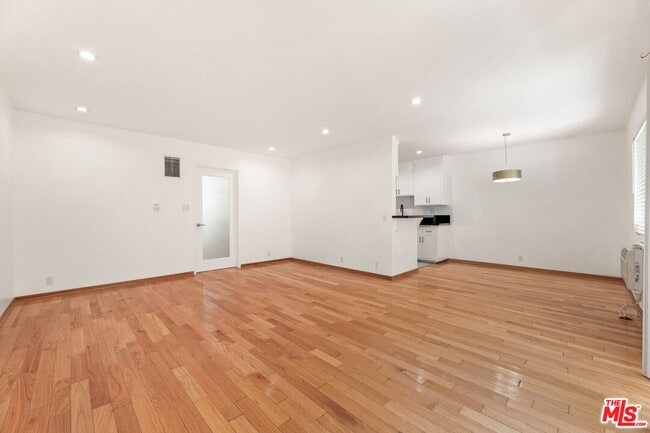 1608 S Bentley Ave in Los Angeles, CA - Building Photo - Building Photo