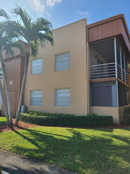 437 Flanders I in Delray Beach, FL - Building Photo