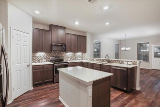 6313 Wagon Spring St in Austin, TX - Building Photo - Building Photo