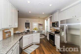 124 Halesworth Rd in Mooresville, NC - Foto de edificio - Building Photo